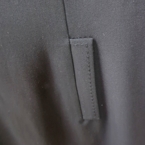 Tahari, black sleeveless shift dress with pockets. Sz 8 - Picture 4 of 10